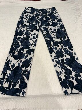 Joseph Ribkoff Ladies Navy Floral Ankle Pants
Size 8